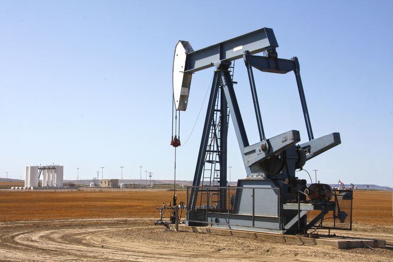 prairie-asphalt-vehicle-mast-canada-crane-promotion-mi-construction-equipment-land-vehicle-drilling-rig-sasketchewan-oil-production-oil-field-676324.jpg
